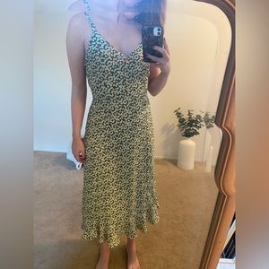 Lulu’s green floral summer midi dress size M